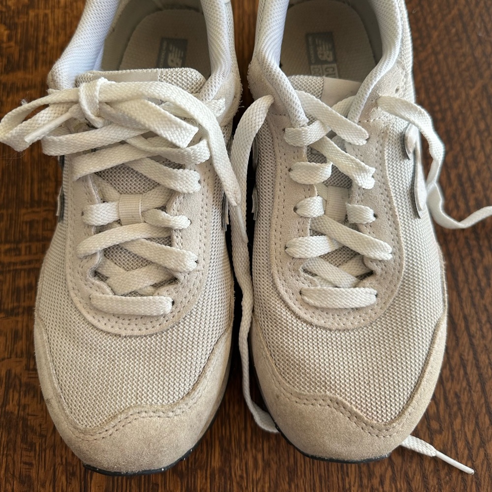 White New Balance 515 trainers with a retro vibe #sneakers  size 7.